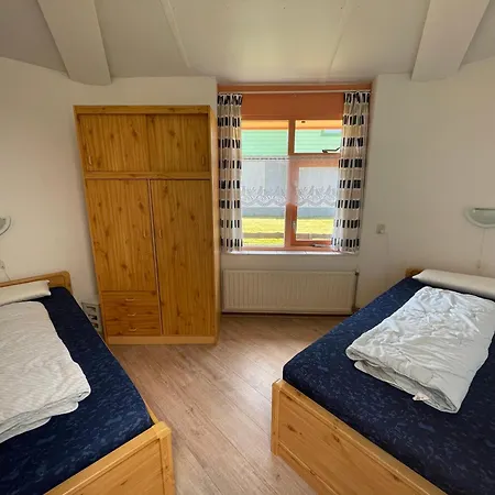 Semesterbostad Zeester 143 *